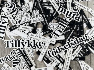 1984 Dan Cuts, Tillykke tekster