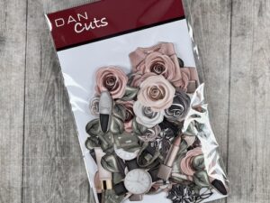 1982 Dan Cuts, Feminint tøj